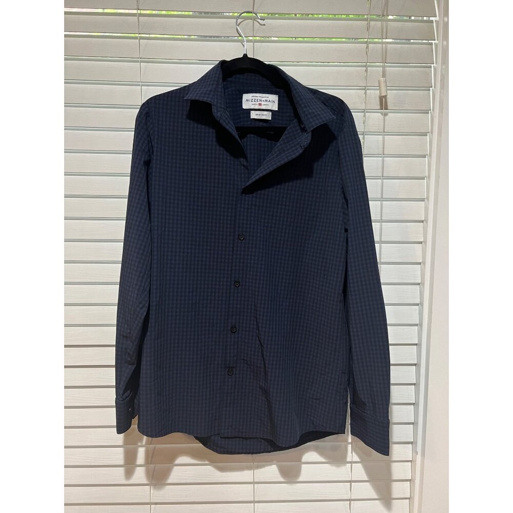 Mizzen and Main Long Sleeve Button Up Shirt - Size M